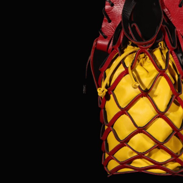 MochiCampe Gobelino en Cuero Rojo Bolso Amarillo